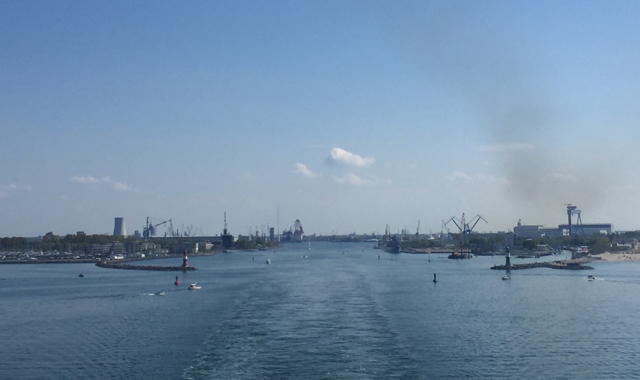 Blick zurück gen Rostock (Top-Stadt!)