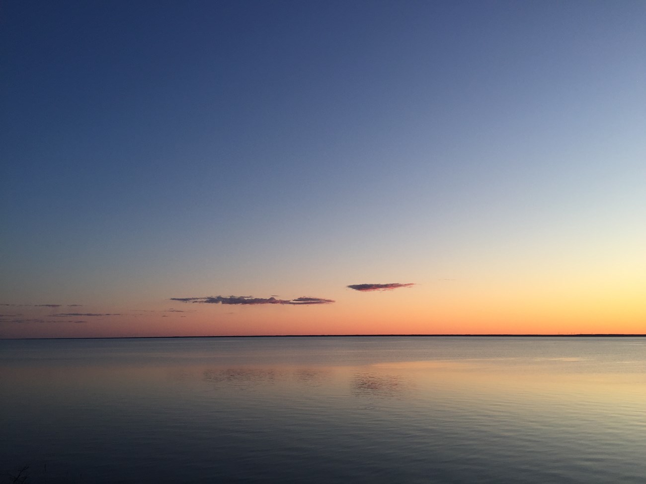 Öland, Schweden: Blick gen Westen kurz nach dem Sonnenuntergang