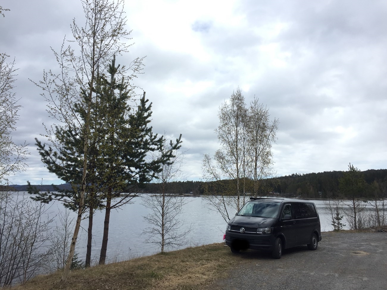 Frühstücksplatz an einem See in Mittel- bis Nordschweden 