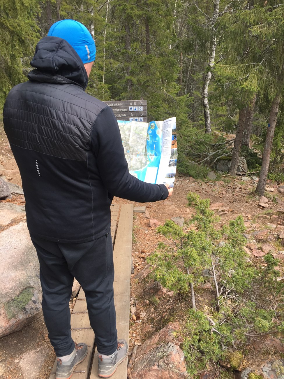 Ein Kurzer Blick auf die Wanderkarte kann keineswegs schaden, soviel steht auch hier im Skuleskogens Nationalpark fest 