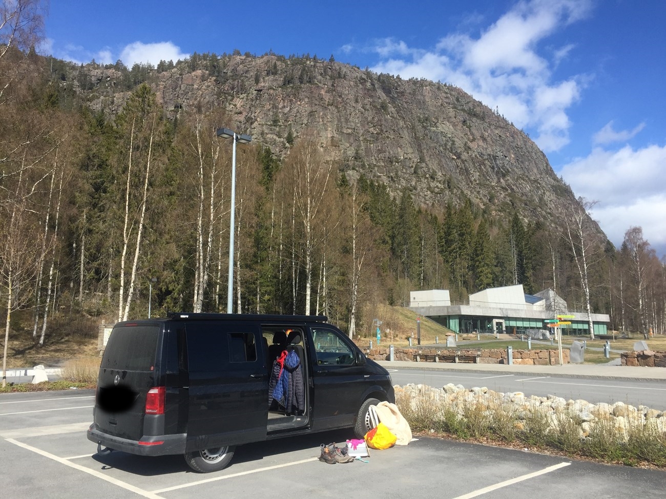 Frühstück auf dem Parkplatz vom "Naturum Höga Kusten" 