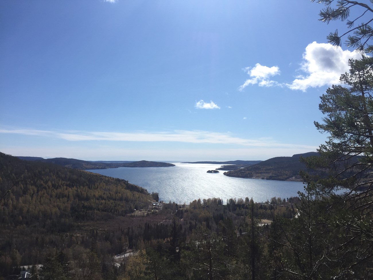 Erste Verschnauf- und Aussichtspause im Zuge unserer Wanderung auf den Skuleberget, vom "Naturum Höga Kusten" aus entlang des steilsten zur Verfügung stehenden Pfades