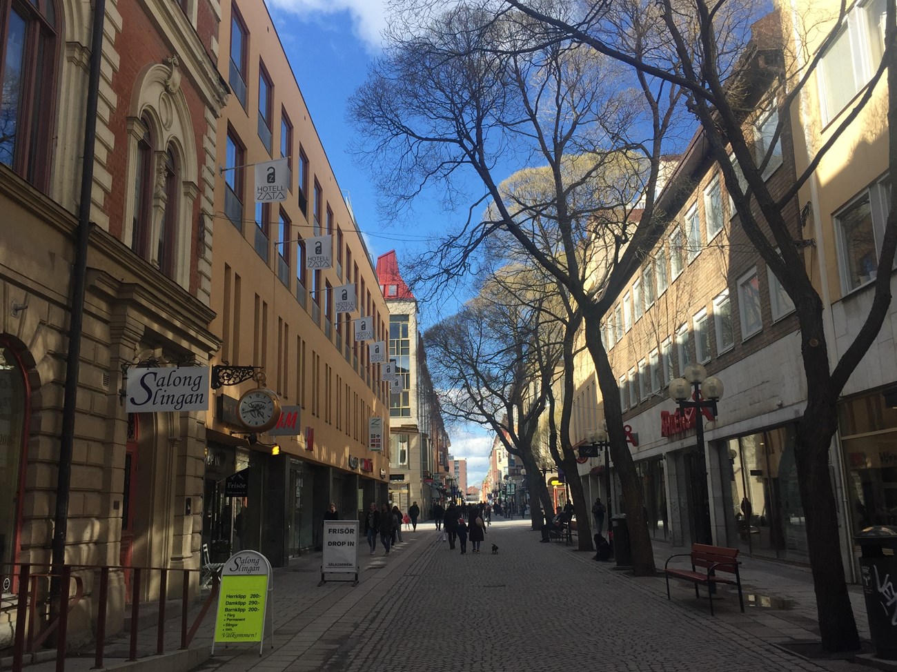 Unterwegs in der Fußgeherzone Östersunds