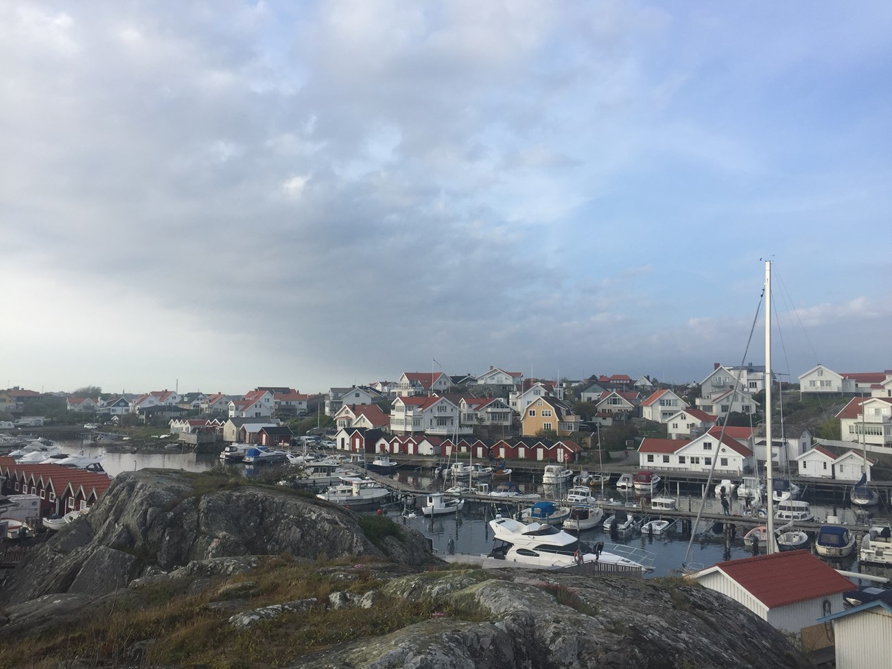 Hafen von Fotö, auf der südlichsten Insel des nördlichen Göteborger Schärengartens