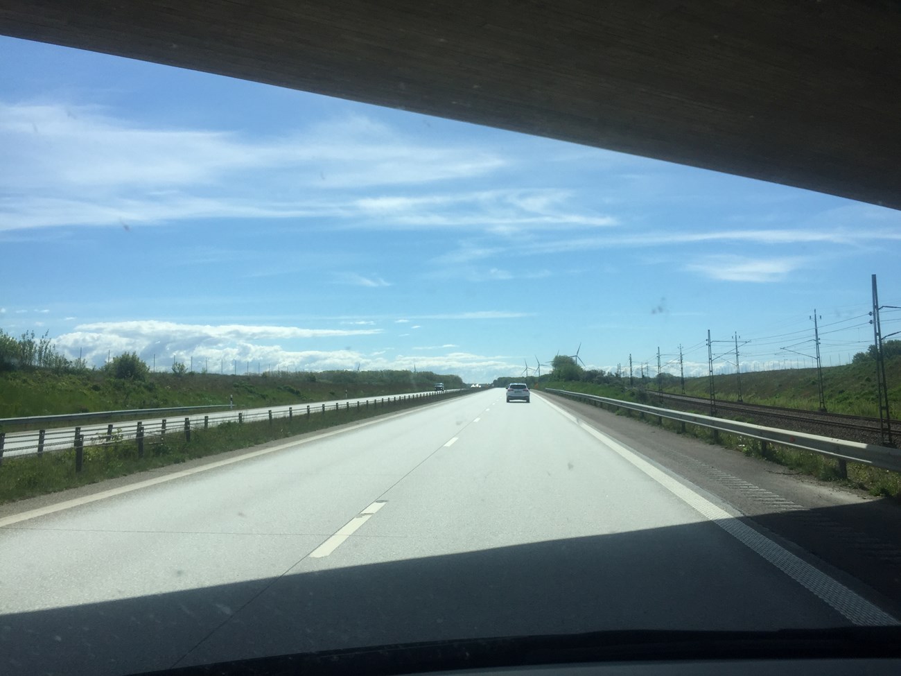 Auf Schwedens Straßen lässt es sich gut Kilometer wegballern, keine Frage 