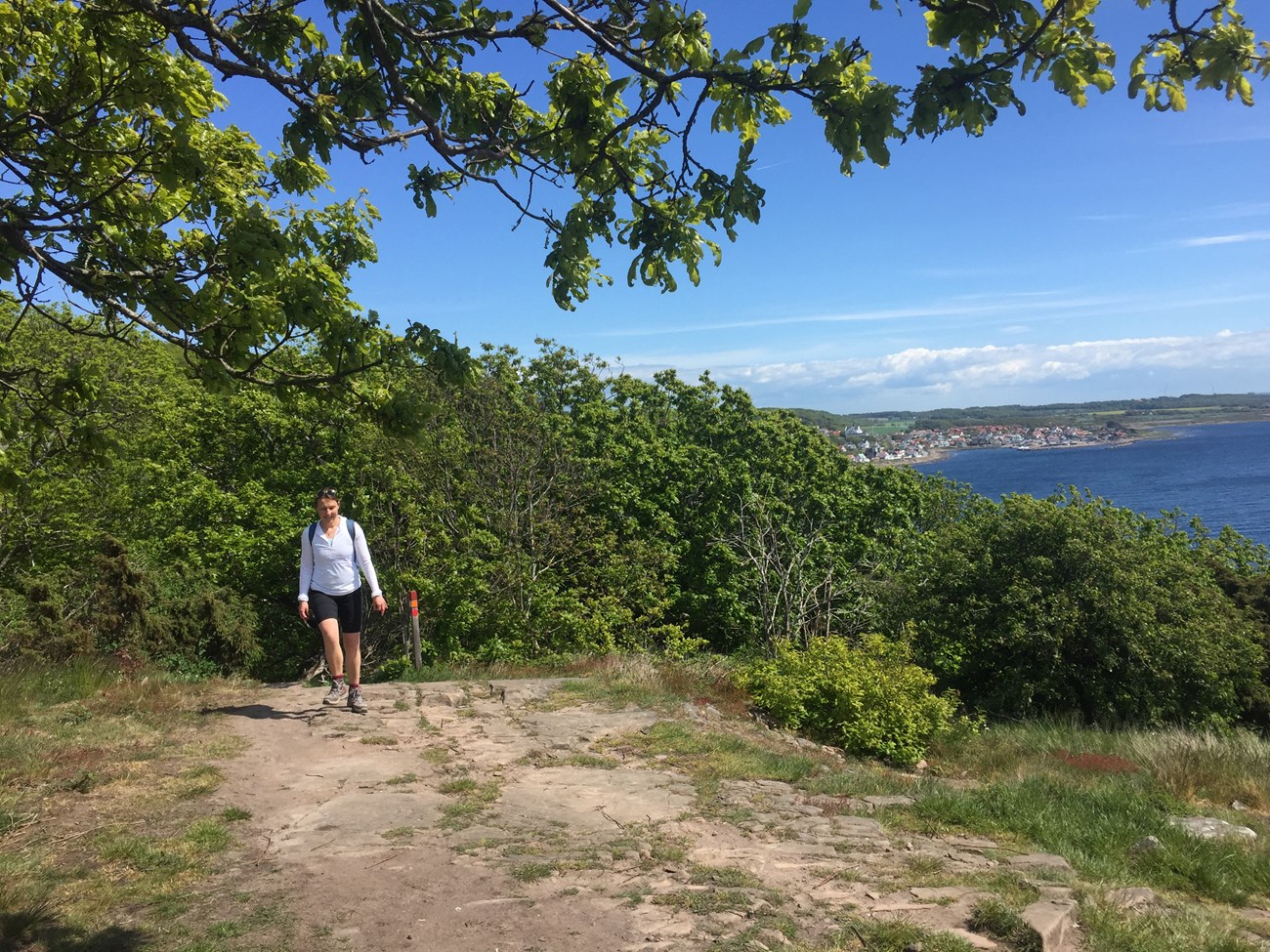 Unterwegs auf der Kullen-Halbinsel, im Hintergrund der malerische Ort Mölle