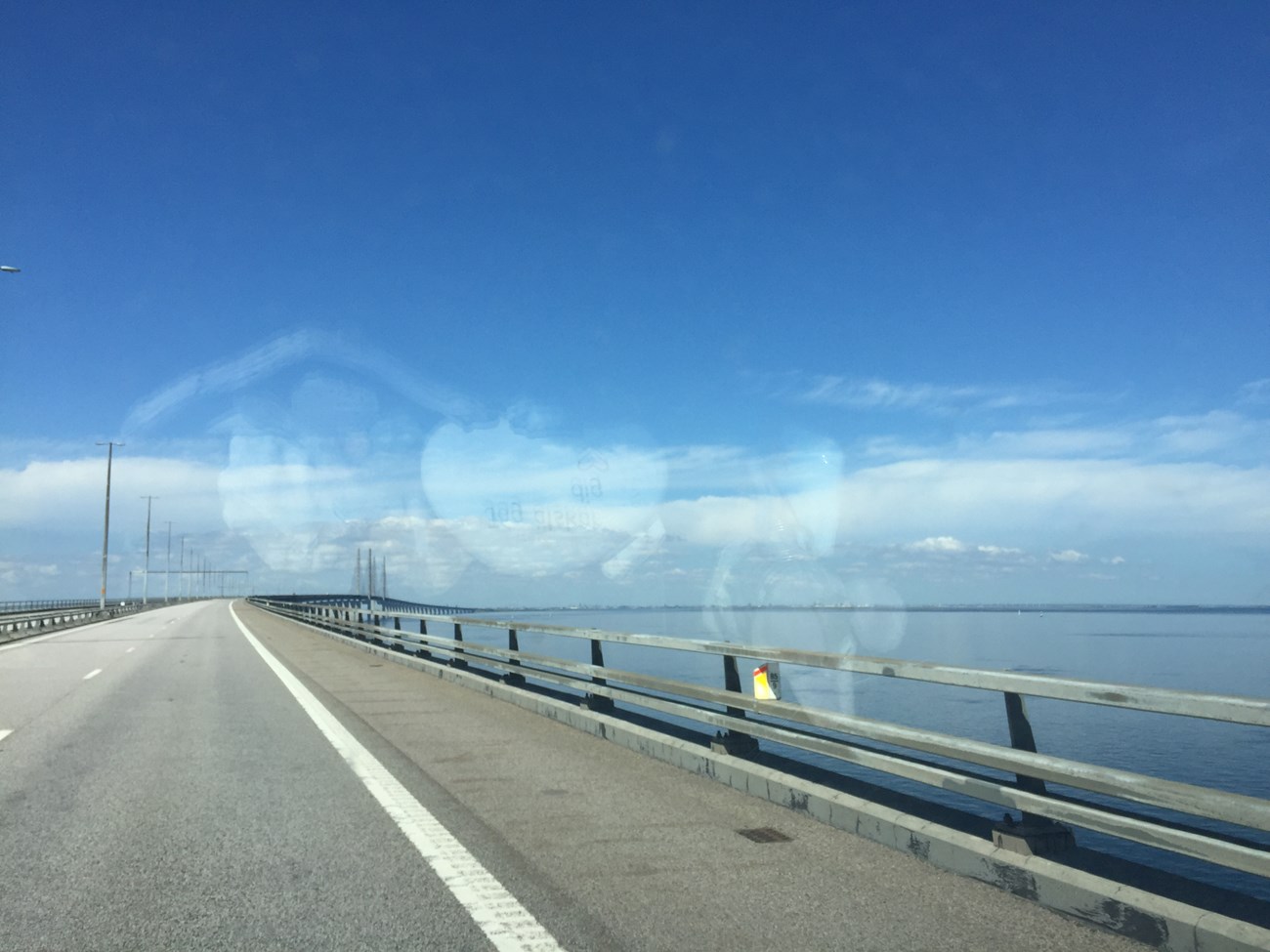 Unterwegs auf der aktuell ziemlich verwaisten Öresundbrücke Richtung Dänemark