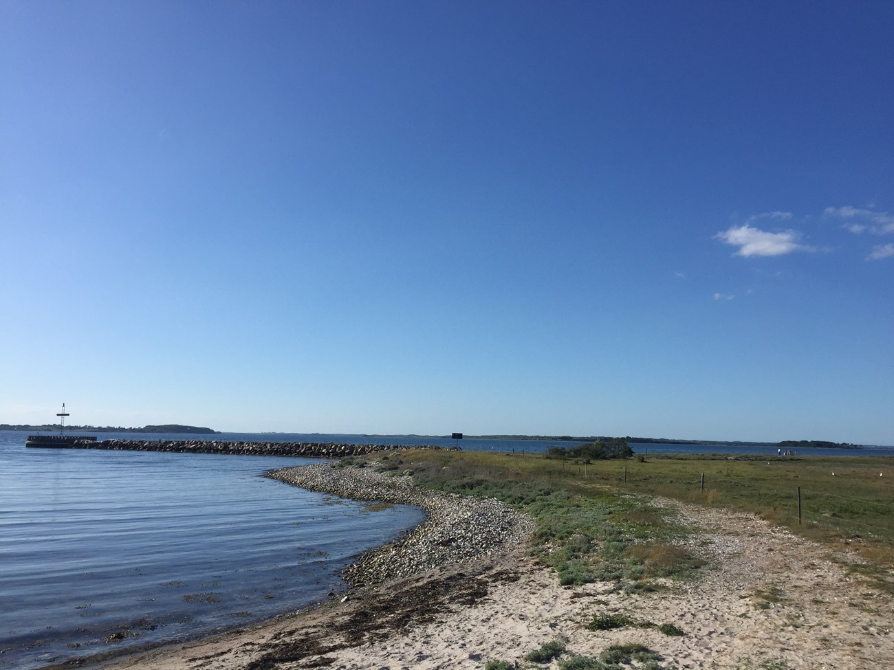 Strand beim Fährhafen Bøjden