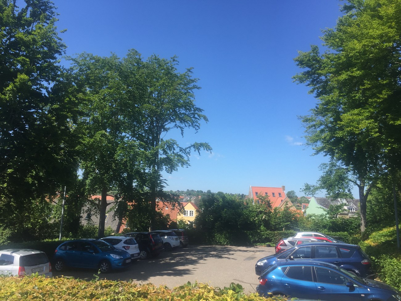 Und hier auf diesem Parkplatz haben der Ulf und ich einst häufiger mal im eigenen PKW gepennt