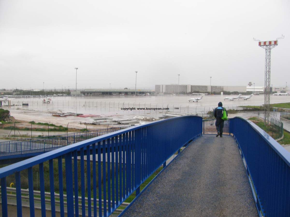 Can Pastilla zum Flughafen Palma ist es der Fußgängerbrücke sei Dank nicht weit 